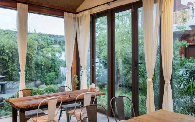 Zizai Garden Traveling with Hotel