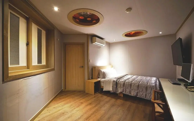 Tongyeong Omad Hotel