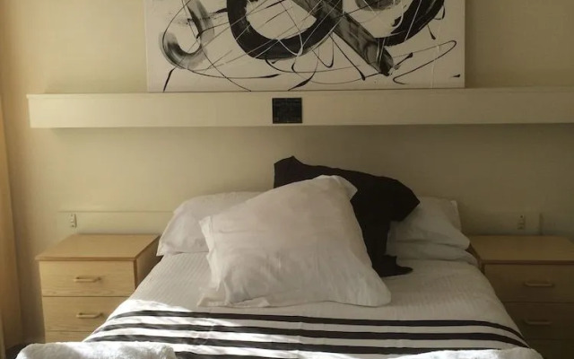 Town House Motor Inn