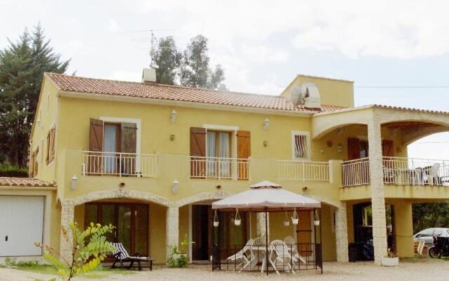 House With 3 Bedrooms in Peri, With Enclosed Garden - 20 km From the B