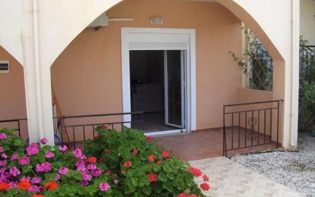 Akrotiri View Villas