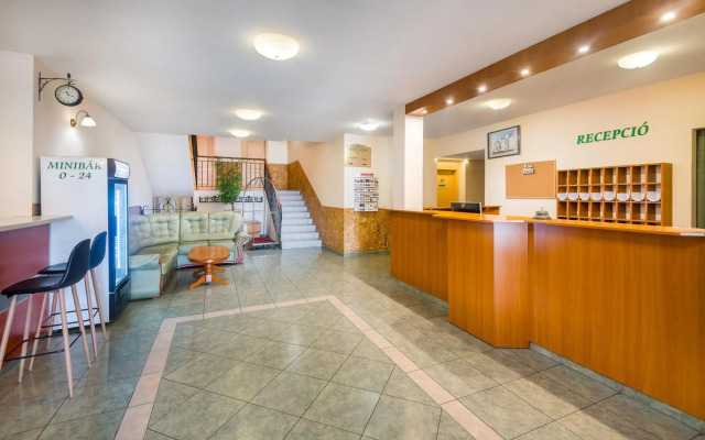 Hotel Platan