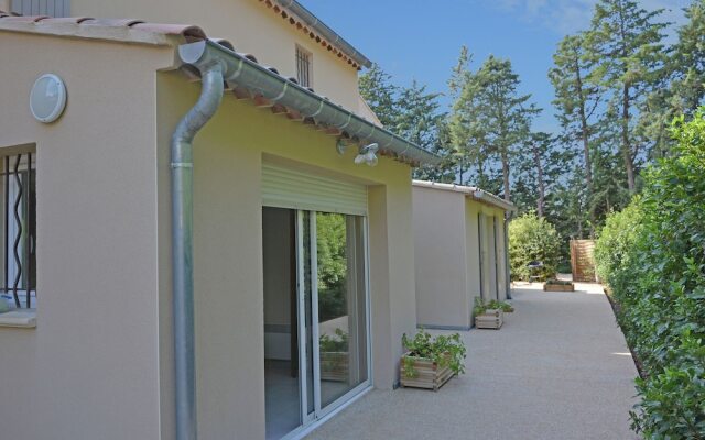 Luxury Villa with Jacuzzi in Carpentras Provence