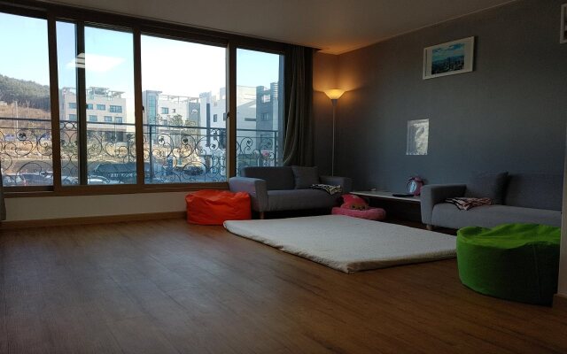 BUZZ Guesthouse