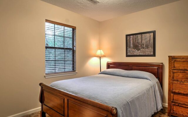 Creekfront Cabin Near Chattanooga w/ Hot Tub!