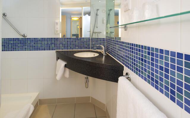 Holiday Inn Express London-Epsom Downs by IHG
