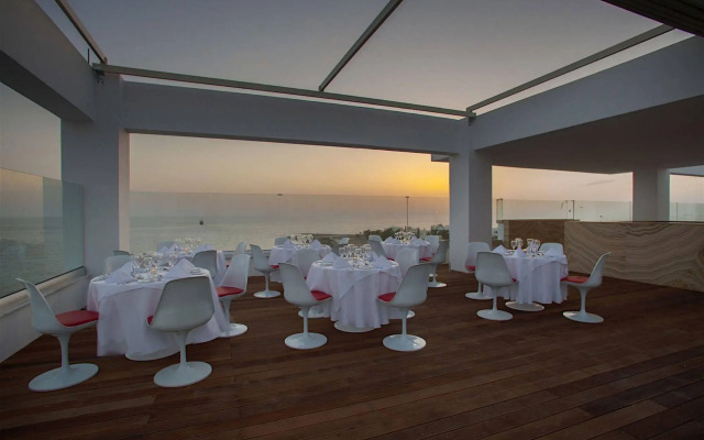 King Evelthon Beach Hotel & Resort