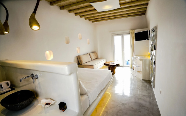 Flaskos Luxury Suites