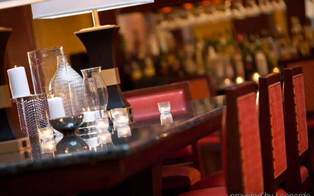 Renaissance Charlotte Suites