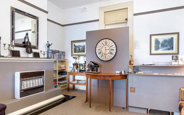 The Madsen – Lobby – Penguin