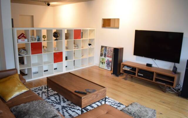 Dalson Studio 5 Mins From the Station