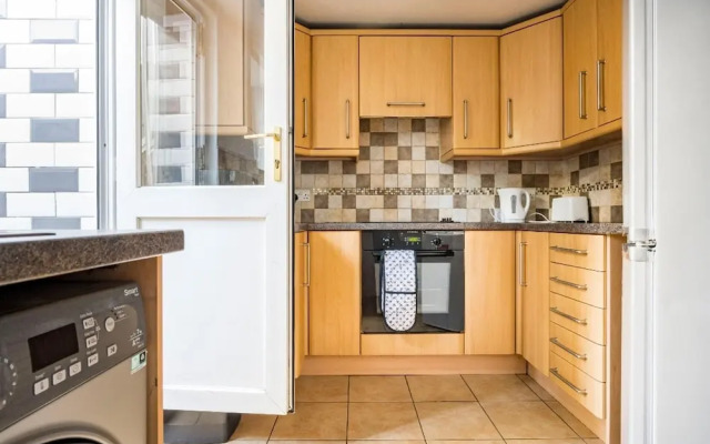 Maidstone - Sleeps 6 - Parking - Garden - 96ws