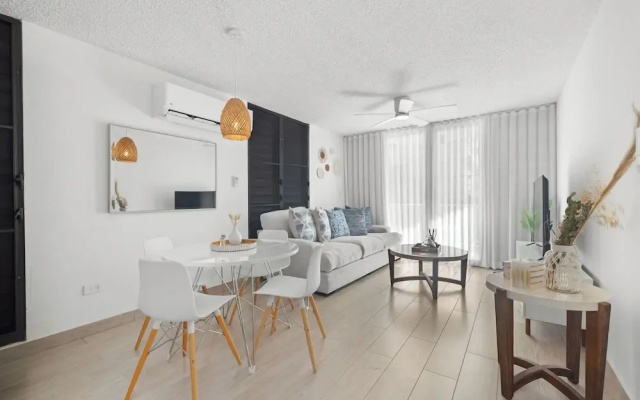 Private Balcony Welcomes Pets On-site Parking