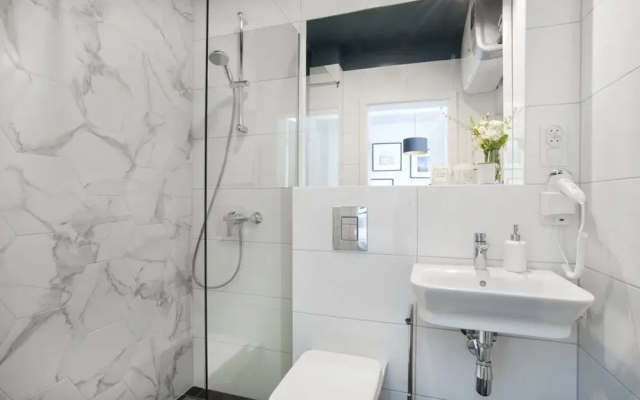 7 continents by DreamInn