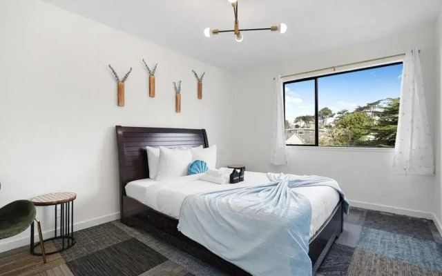 Spacious 5BR Coastal Retreat - 8 Beds Beach & Golf