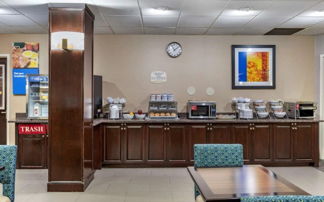 Comfort Inn Syosset - Long Island