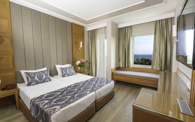 Royal Atlantis Beach