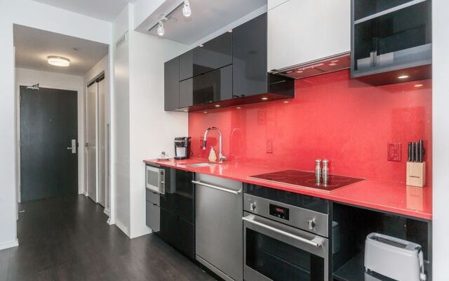 Noel Suites- Peter and Richmond St West