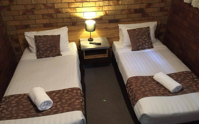 Ruthven Street Motor Inn