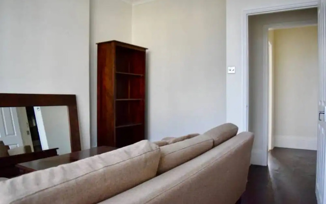 1 Bedroom Apartment Near Wimbledon Village