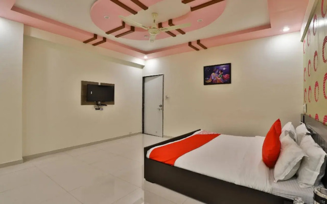 Maahi Palace By OYO Rooms