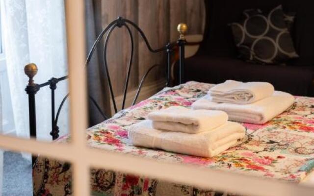 Laburnum Guest House at Bistro En Glaze