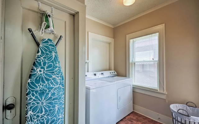 Inviting Lubbock Home > 1 Mi to Downtown