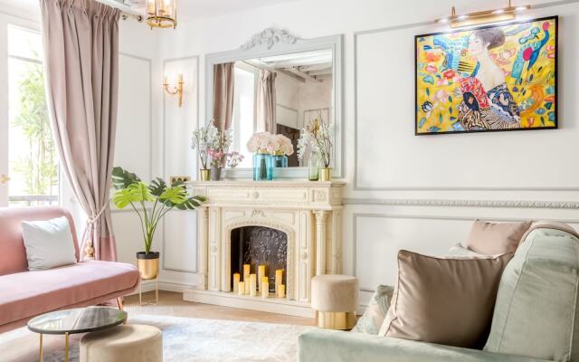 Luxury 4 Bedroom 3 Bathroom Louvre - AC