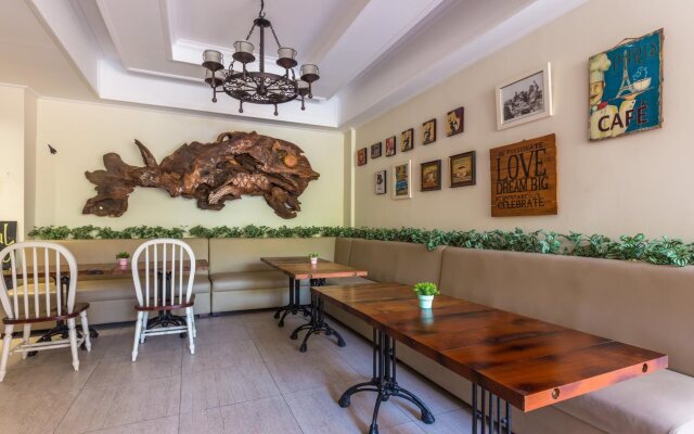 Alron Hotel Kuta Powered by Archipelago