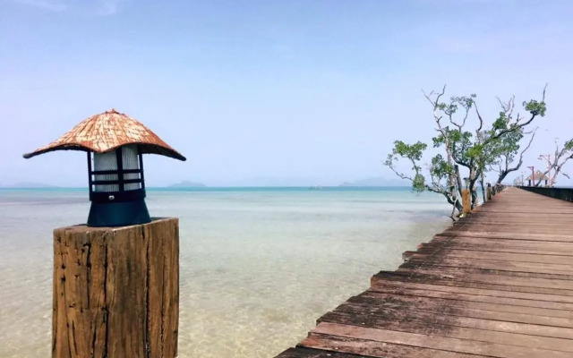 The Cinnamon Art Resort and Spa