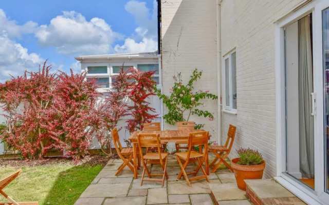 1 Kings Close a Superb Coastal Retreat