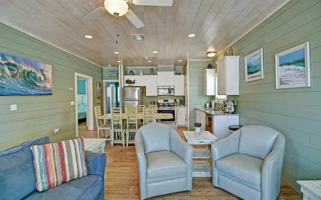 Tropical Wave 3 Bedroom Townhouse by Redawning