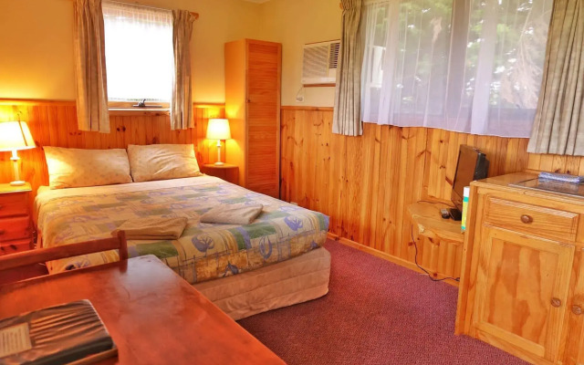 Twelve Apostles Motel & Country Retreat