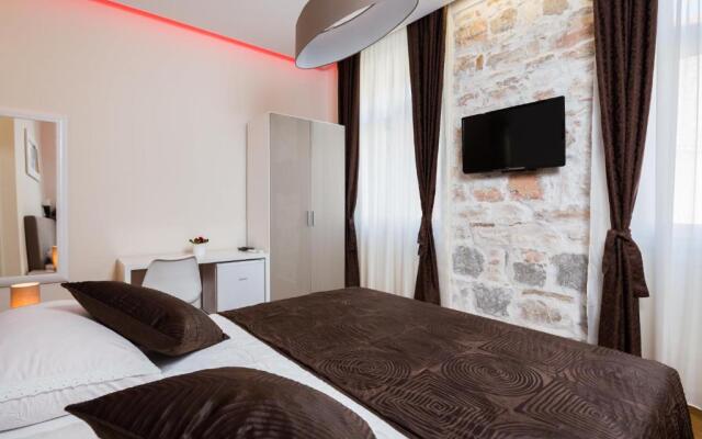 Riva Rooms