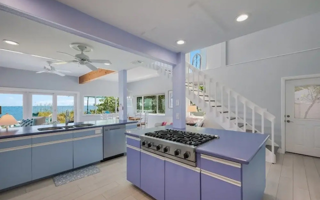 Flamingo Bay 4 Bedroom Home by RedAwning