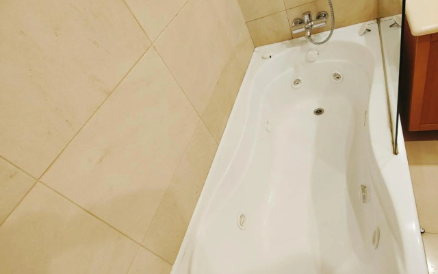 Sunny Home Lisboa Expo, free parking