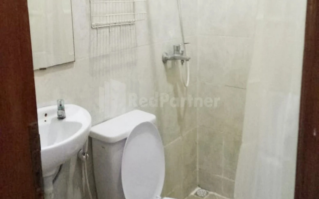 Rosa Luxury Jagakarsa RedPartner – Bathroom – Jakarta