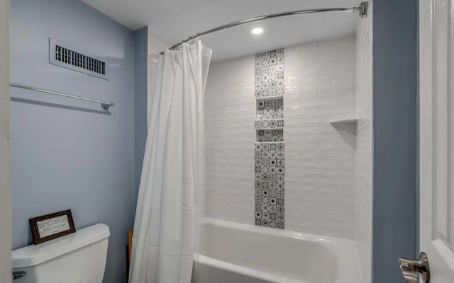 -Under The Sea (8 Bdrm / 7 Bath, Sleeps 22)