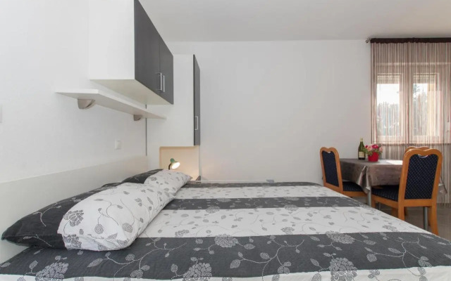 Studio apartments Zloic in Krvavica