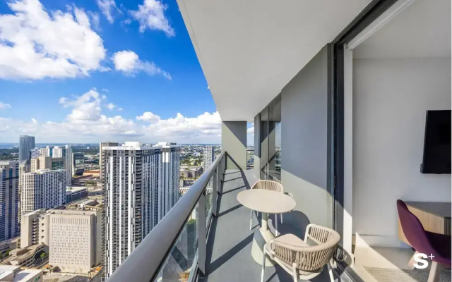 City Luxe Retreat Modern 2-BR