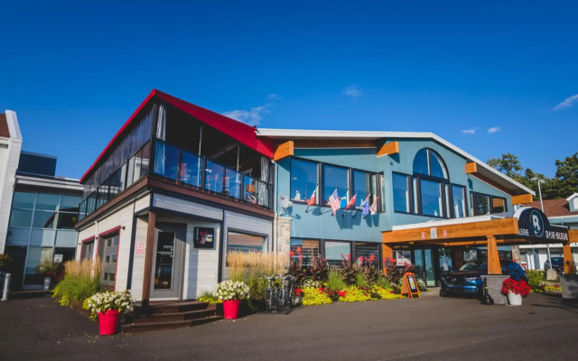 Riôtel Carleton-sur-Mer