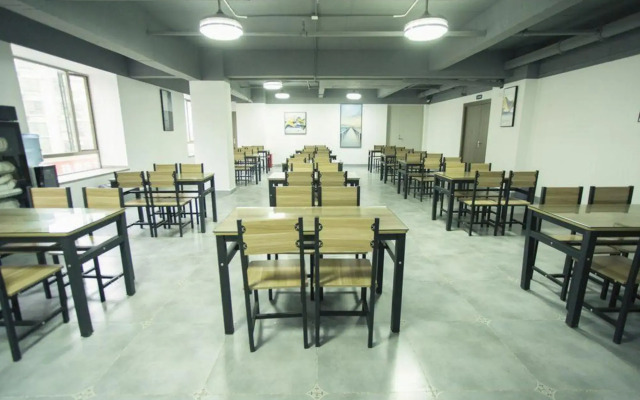 Yifu Apartment Hotel