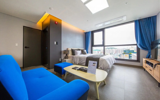 Shine Hotel
