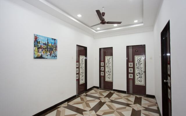 OYO 11758 Royal Hills