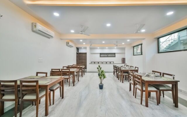 Capital O 40000 The Sejour