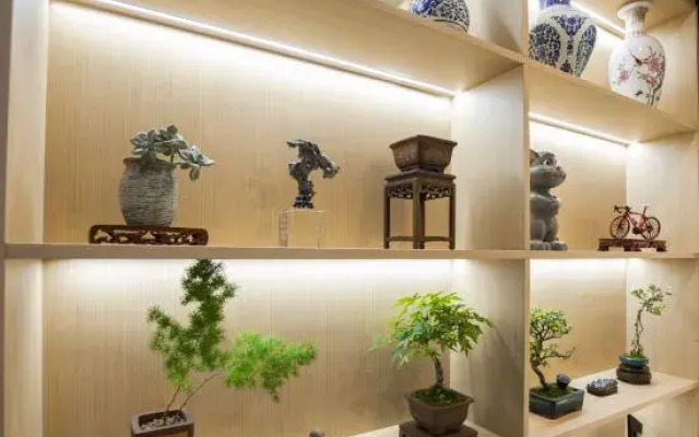 Qingmu Hotel (Nanjing Shanghai Road Subway Station Shigu Road)