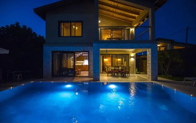 Gorgeous Villa With Private Pool and Jacuzzi in Fethiye