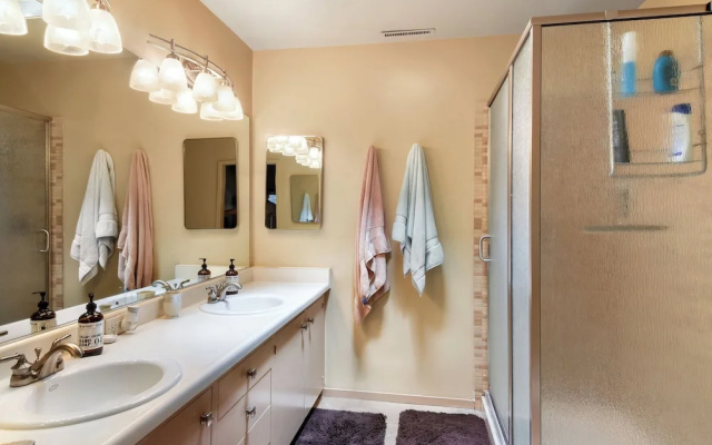 Waters Edge Oasis Shared Pool & Pier Access