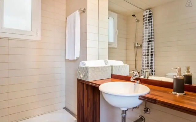Luxurious 3 Bedroom Flat & Terrace in Sants