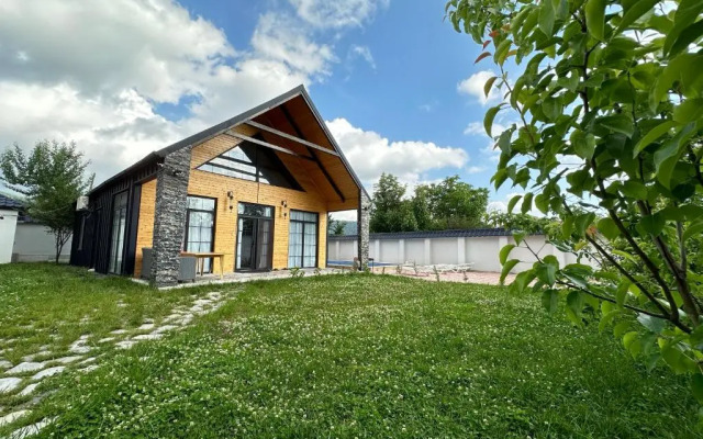 Qafqaz Suite Wood Stack